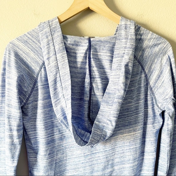 PrAna Living Demi Hooded Athletic Top Heathered Blue Jay Size XS Thumbholes EUC - Picture 8 of 12